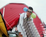 Elvis blowing balloons @ Lowlands