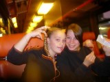 Ik en Titia @ in de trein naar Feestjuh! :bounce: HouVanJou(L)