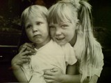 Jonkies :D mn zus en ik :D 1990 ofzo