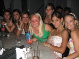 Girls @ de open bar... (ohoho.....)