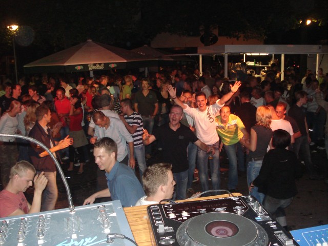 dj newhouse @ markt lichtenvoorde