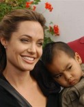 Angelina Jolie met zoontje Maddox