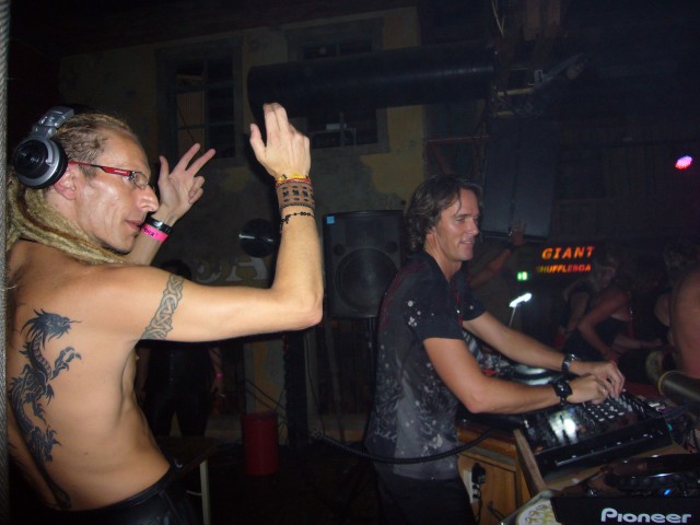 DJ Santito & DJ da Dominator @ Kinky on the Beach www.djdadominator.nl