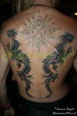 Buddhistische Tattoo (levenswiel)
en 2 draken vd Kracht
