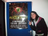 Tineke bij de poster van Pandemonium(H)