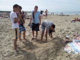 Marco in het zand begraven !