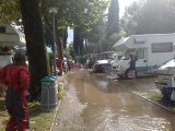 overstroming na een flinke regenbui in italie op de camping