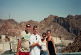 Karel, Vincent, Kim en ik bij de Hooverdam
