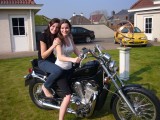 Yvonne en ik op Motorr