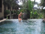 Bali - in het zwembad van onze villa