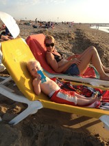 chillen met me zoon op t strand