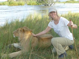 Songwe, leeuw van 16 maanden (l) (l) (l) en ik, april 2014