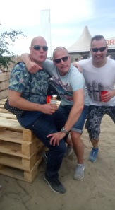 Bas, moi en Dave ff op de pallets