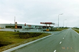 Paasdijkweg met Bouman-Potter en OK pomp - Poortvliet